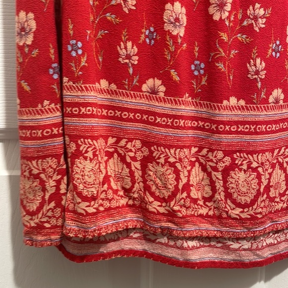 Xhiliration Medium Mid-Length Sleeveless Red Floral Patterned Dress - Picture 4 of 5